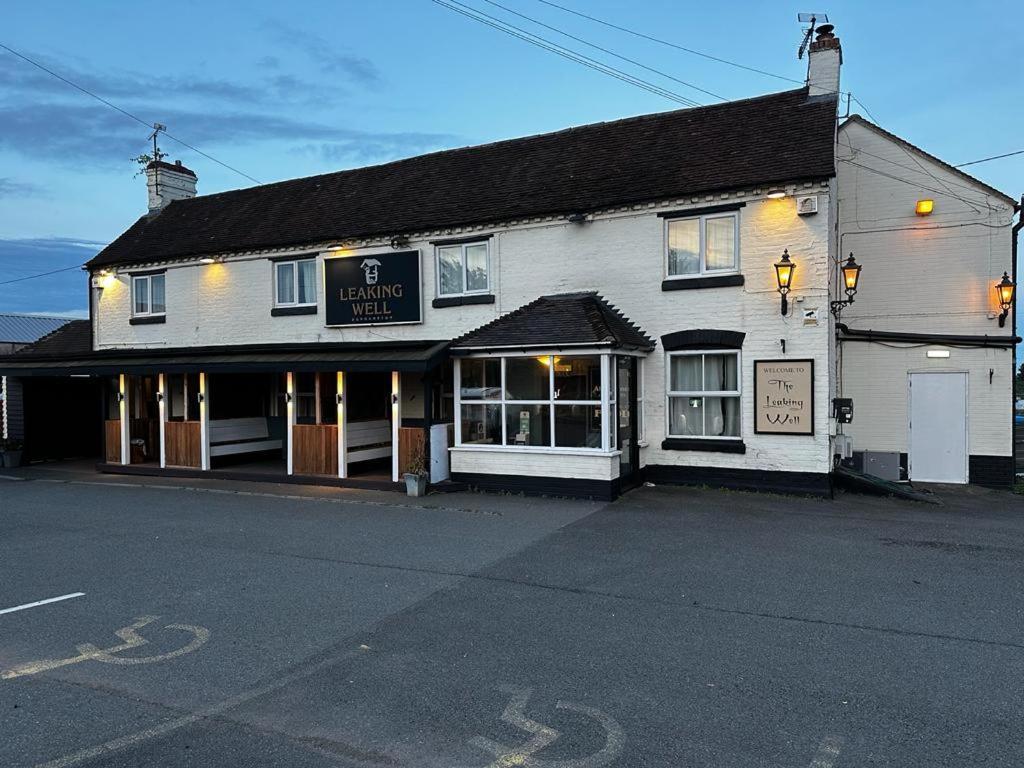 Leaking Well, Dunhampton Hotel Stourport-on-Severn Exterior photo