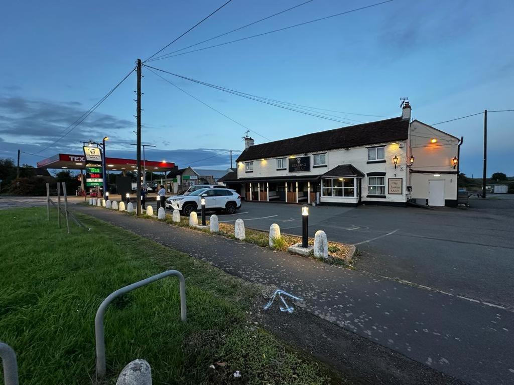 Leaking Well, Dunhampton Hotel Stourport-on-Severn Exterior photo